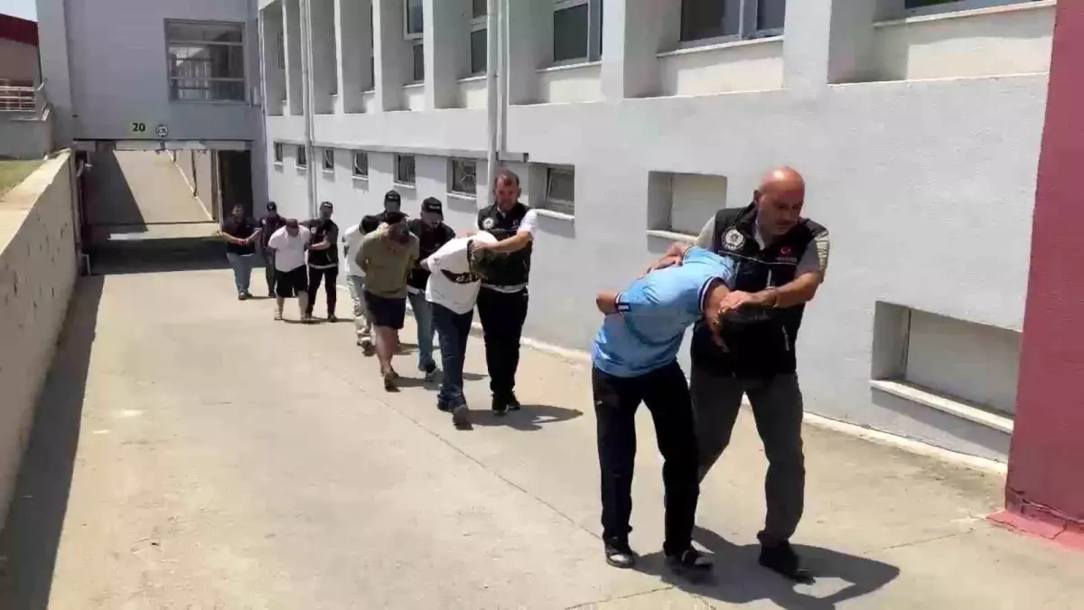 Adana\'da Uyuşturucu Operasyonu: 5 Tutuklama