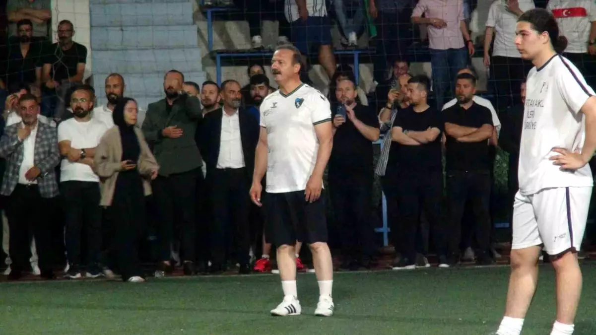Ağıralioğlu Kocaeli\'de Futbol Maçı Yaptı