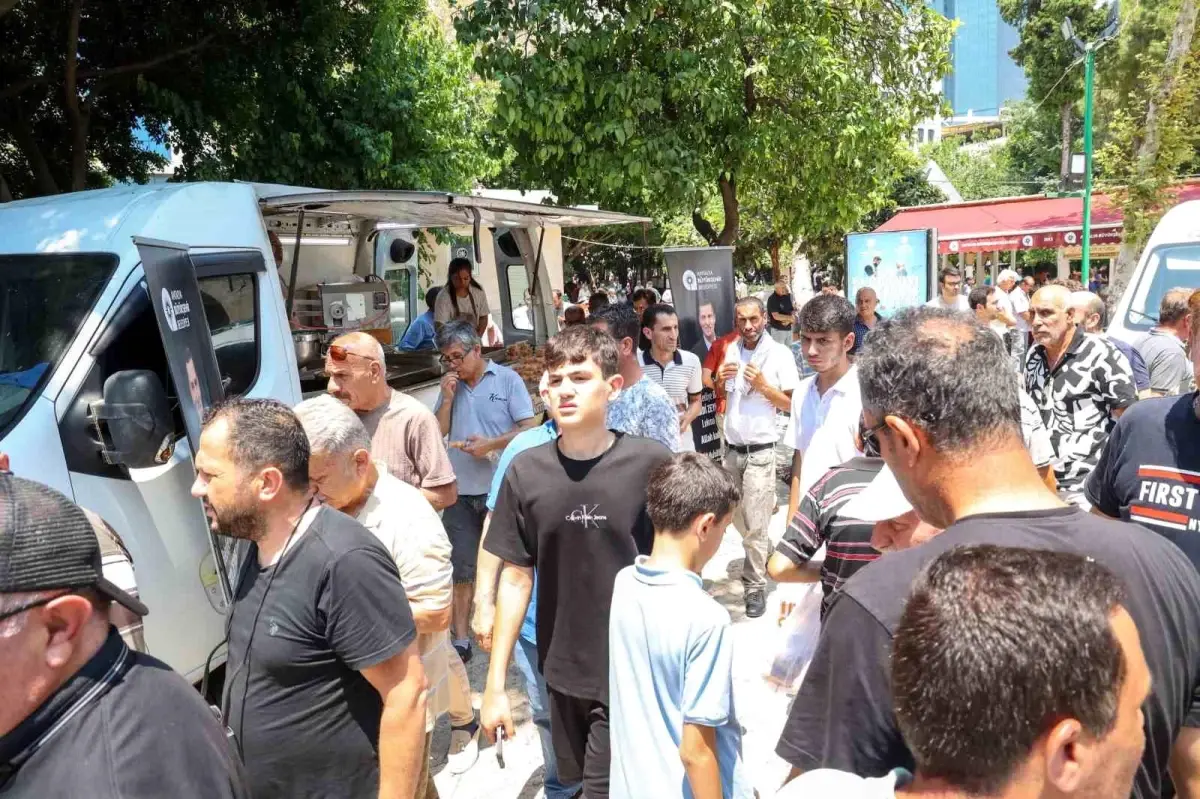 Antalya\'da Ferdi Zeyrek İçin Lokma Dağıtımı Yapıldı