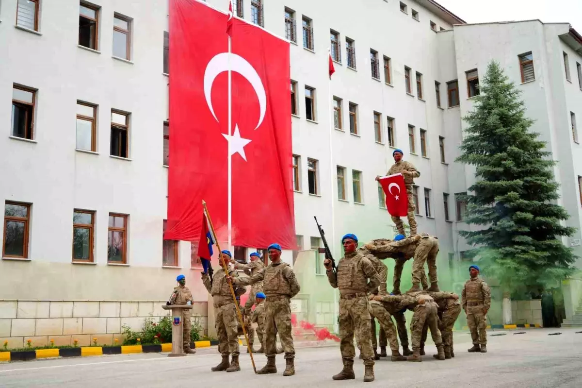 Bayburt\'ta jandarmanın 186\'ncı yılı coşkuyla kutlandı: Tüfekli hareketler gösterisi nefes kesti
