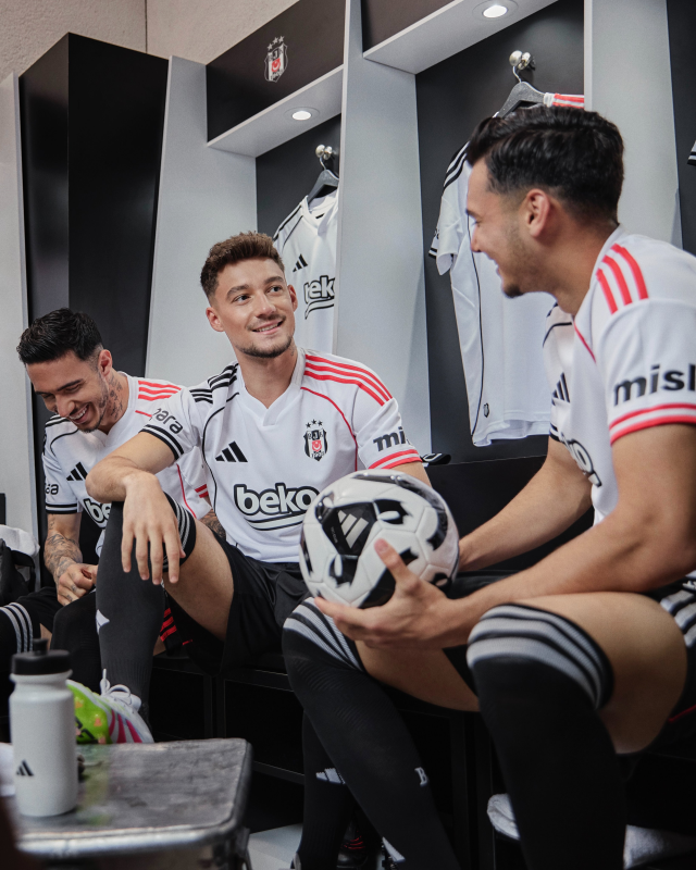 Beşiktaş yeni sezon iç saha formasını tanıttı