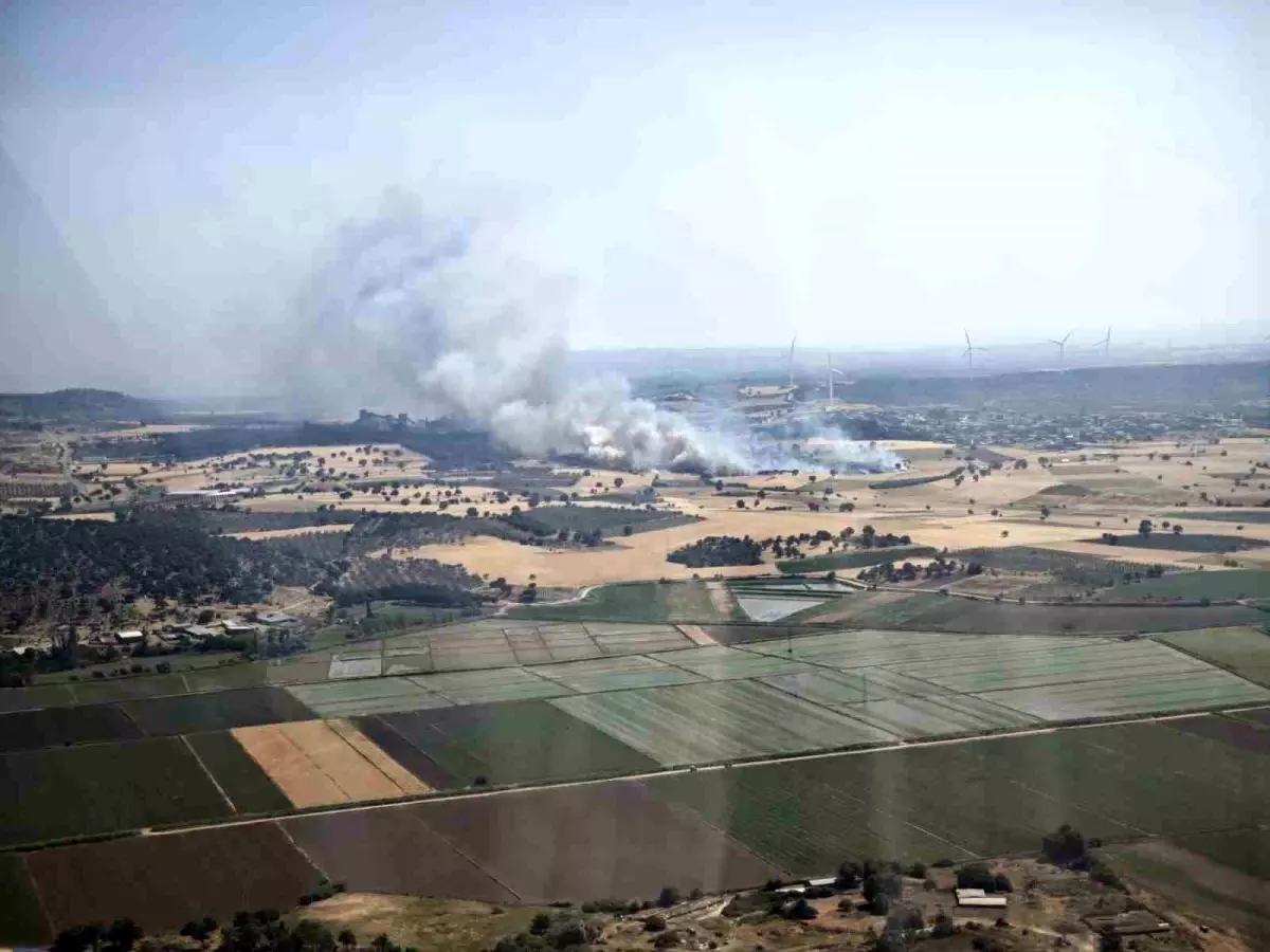 Çanakkale\'de Tarım Arazisinde Yangın Kontrol Altına Alındı