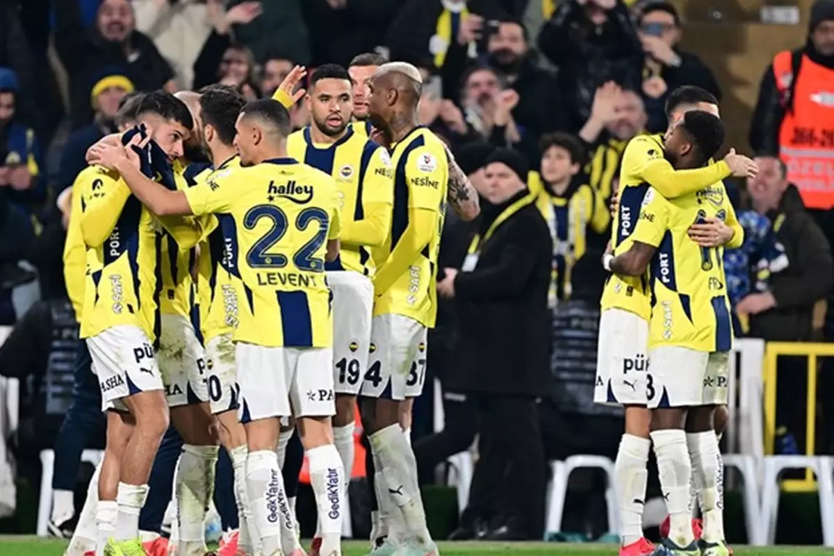 Çuvalla para verecekler! Premier Lig ekibinden Fenerbahçe\'nin bel kemiğine kanca