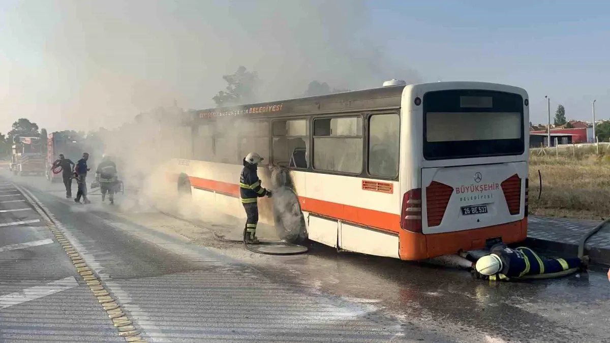 Eskişehir\'de Belediye Otobüsü Yangın Çıkardı, 1 Yolcu Yaralandı