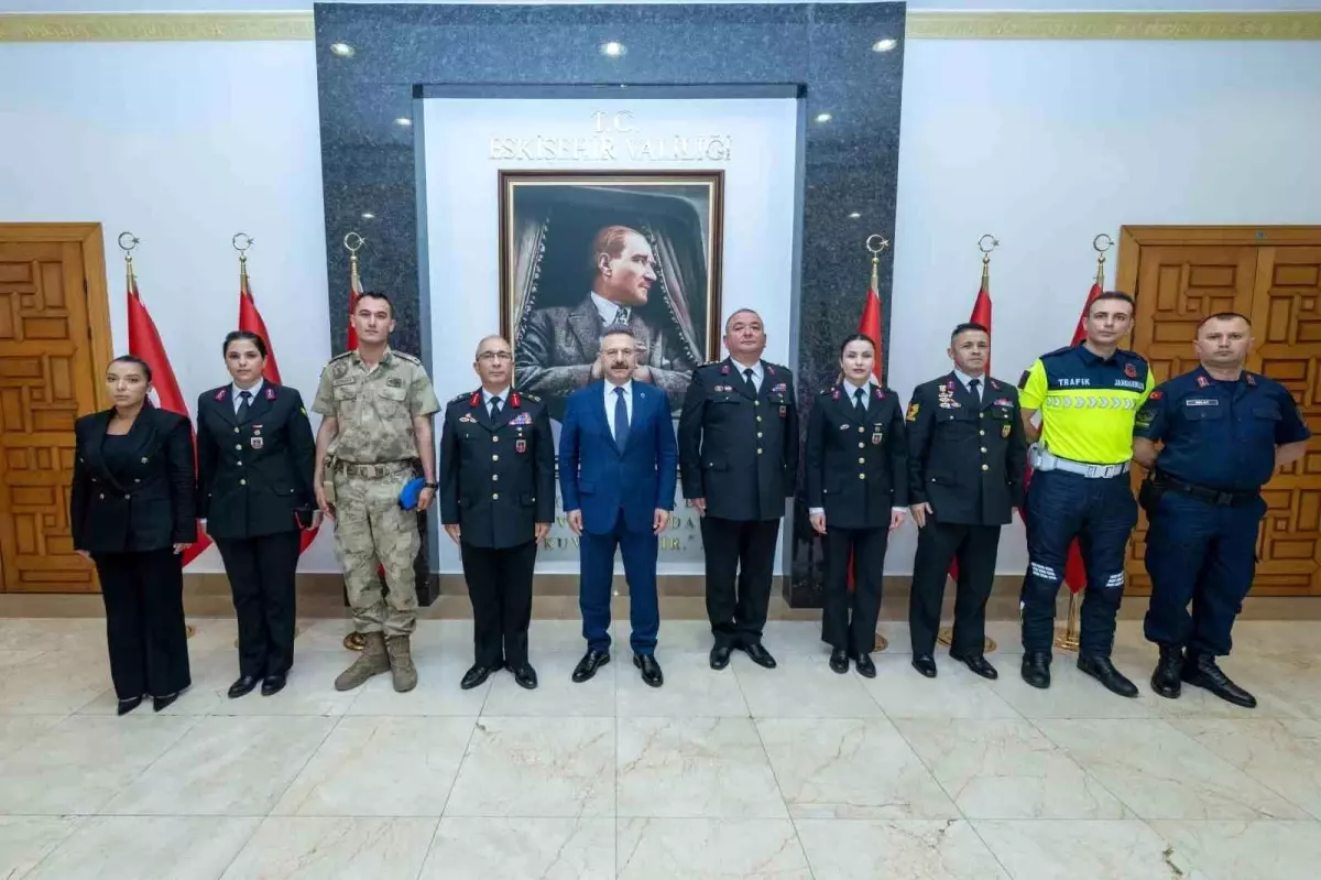 İl Jandarma Komutanı Demir ve jandarma personeli, Vali Aksoy\'u ziyaret etti