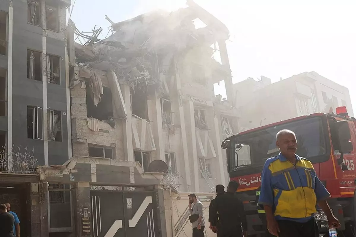 İsrail\'in saldırılarında İran kan gölüne döndü: 78 ölü, 329 yaralı