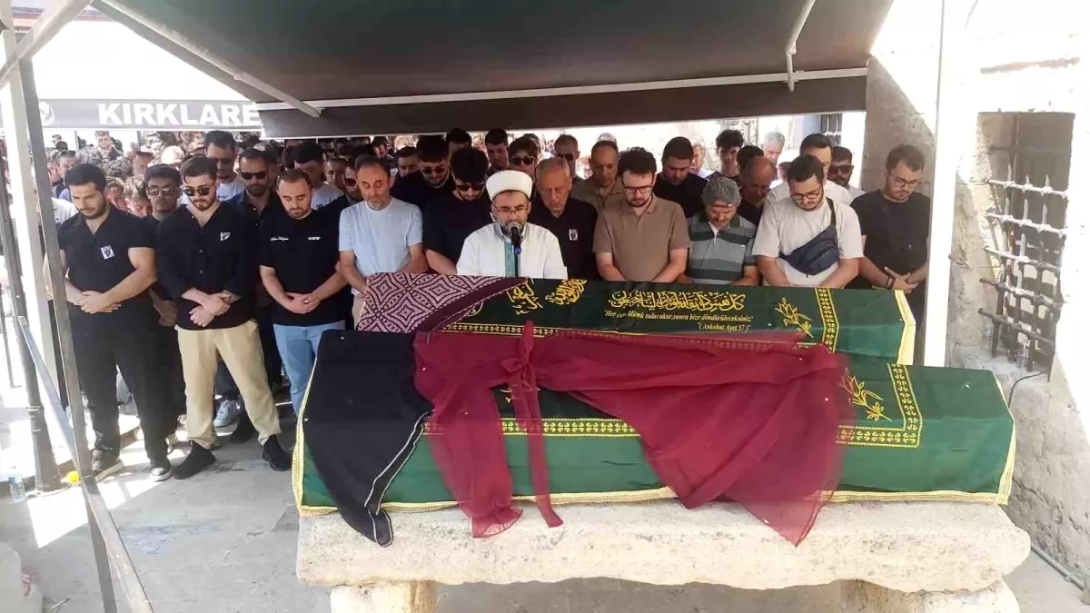 İpek Hançer son yolculuğuna uğurlandı