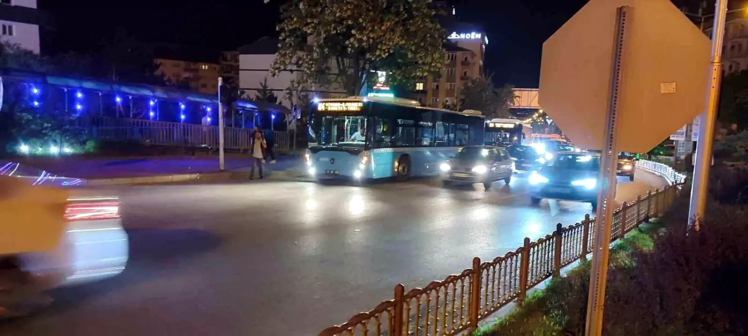 Erzurum\'da Motosiklet Kazası: Üni Öğrencisi Yaralandı