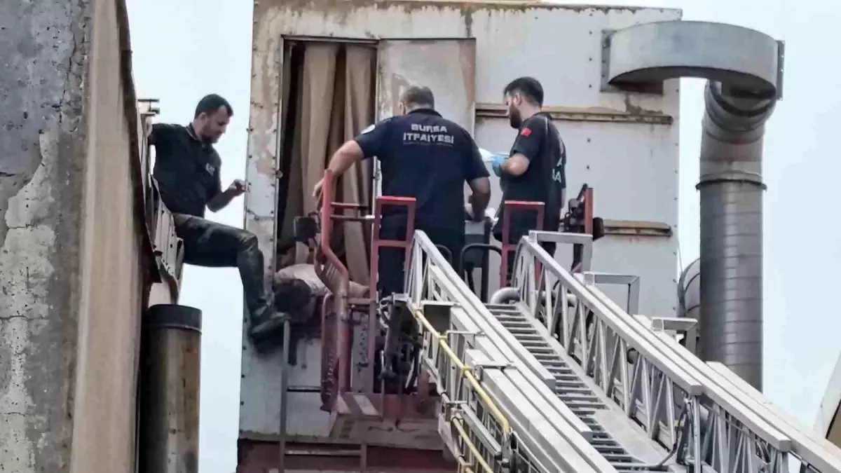 İnegöl\'de İşçi Talaş Makinesine Sıkıştı