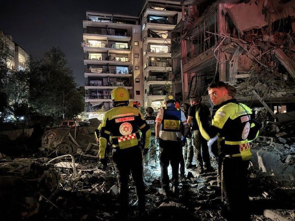 İran Füzeleri Tel Aviv\'e Saldırdı