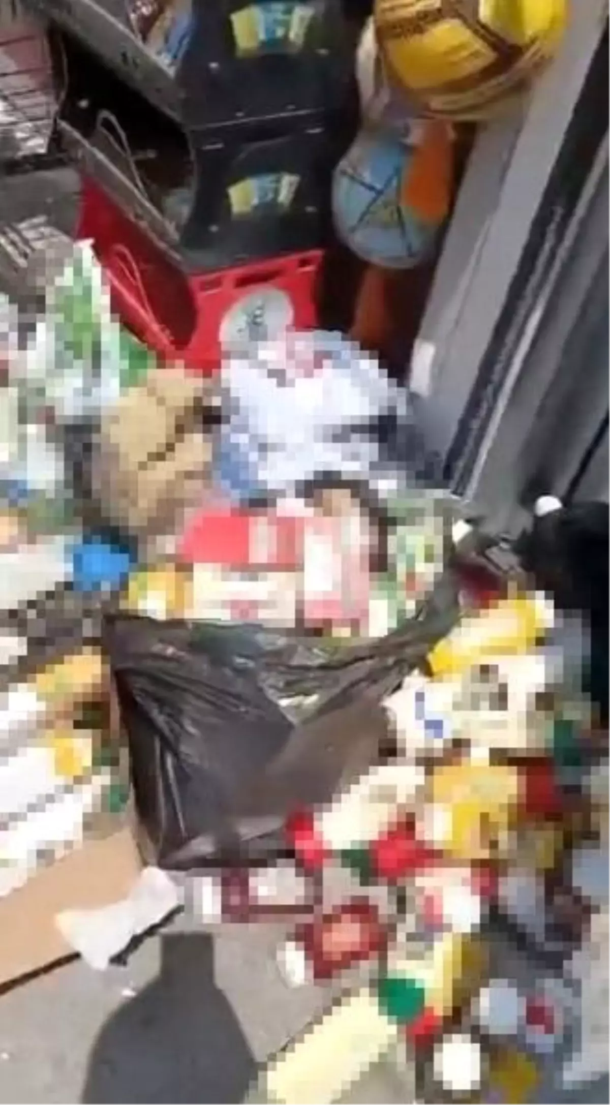 Kocaeli\'de Tarihi Geçmiş 2.500 Ürün Bulundu, Market Mühürlendi