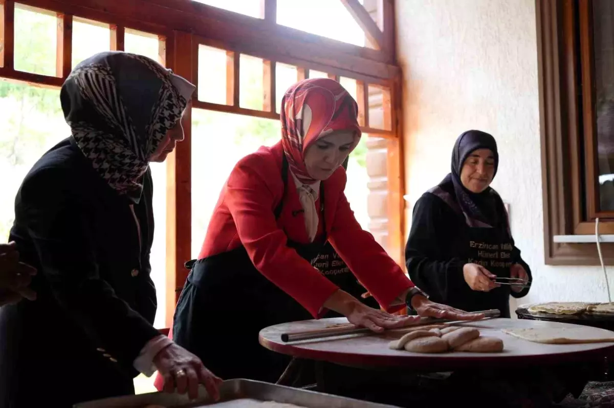 Bakan Göktaş, Erzincan\'da Kadın Kooperatifi Yeni Hizmet Binasını Açtı