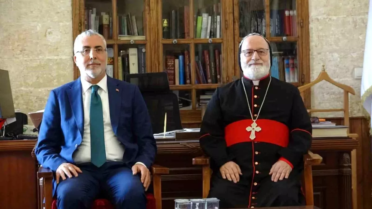 Bakan Işıkhan Mardin\'de Din Temsilcileriyle Buluştu