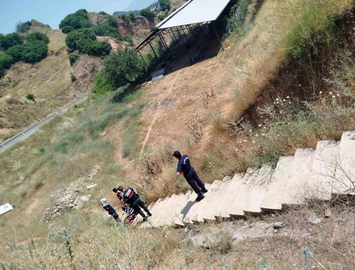 12 Yaşındaki Çocuk Elektrikli Bisikletle Dereye Uçtu