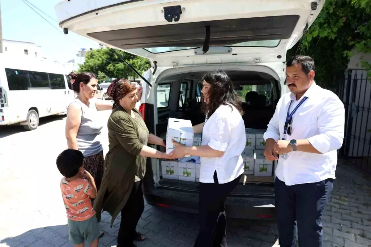 Bodrum Halk Süt Projesi Çocuklara Ücretsiz Süt Dağıtımını Sürdürüyor