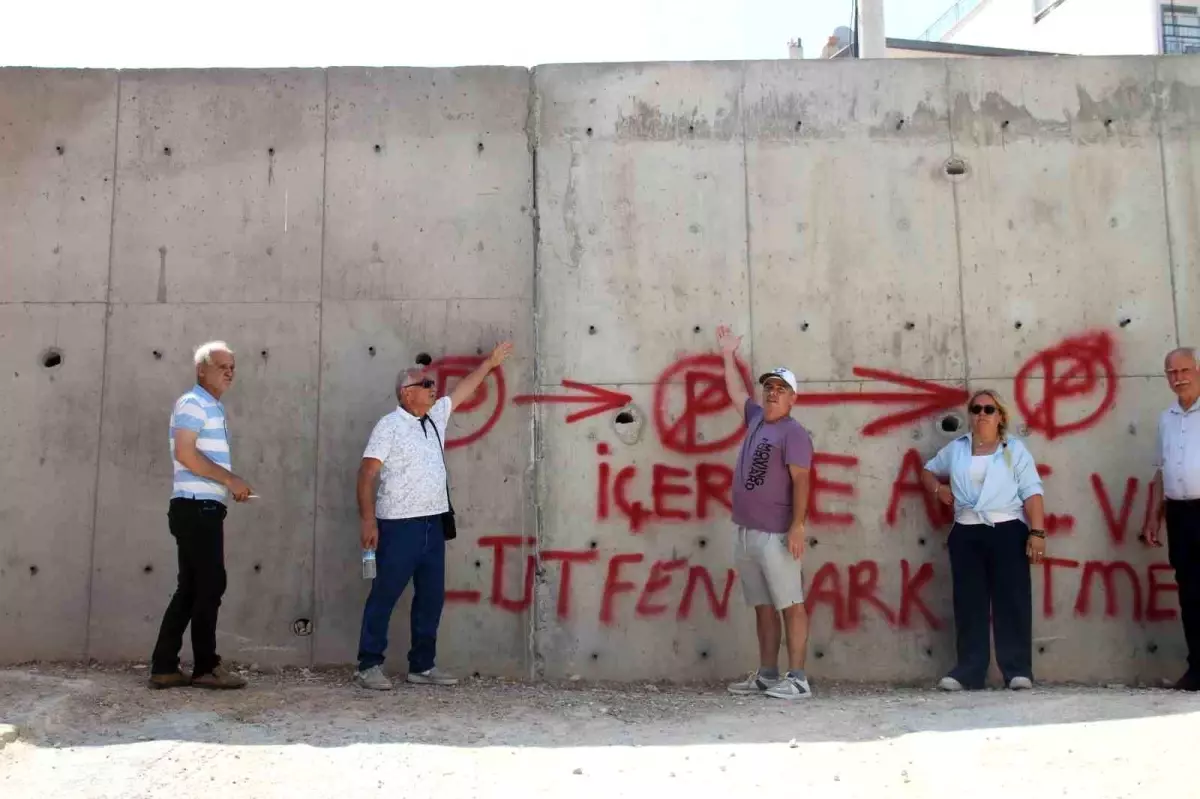 İzmir\'deki Dostluk Bulvarı Projesi, Mahallede Ulaşım Sorunlarına Neden Oldu