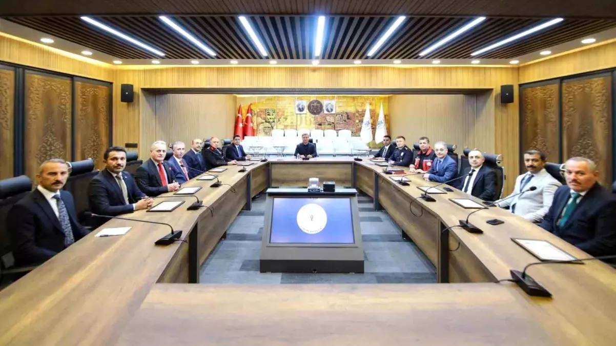 Vali Aydoğdu\'dan Başarı Belgeleri
