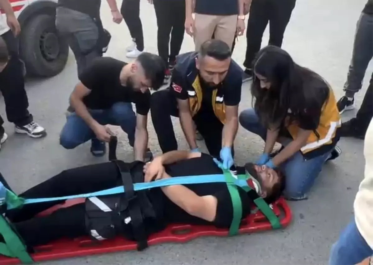 Hakkari\'de Trafik Kazası: Motosiklet Sürücüsü Yaralı