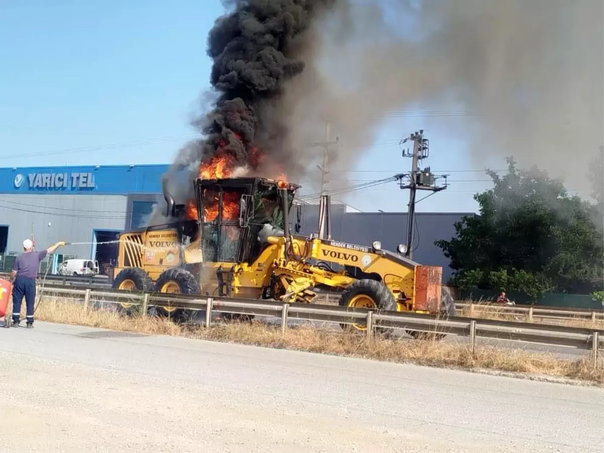 Sakarya\'da Greyder Alev Aldı