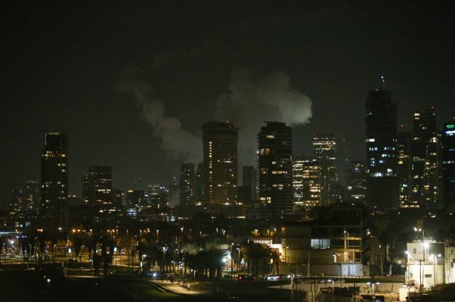 İran'ın gece boyu vurduğu İsrail'den ilk görüntüler İran'ın gece boyu vurduğu İsrail'den ilk görüntüler