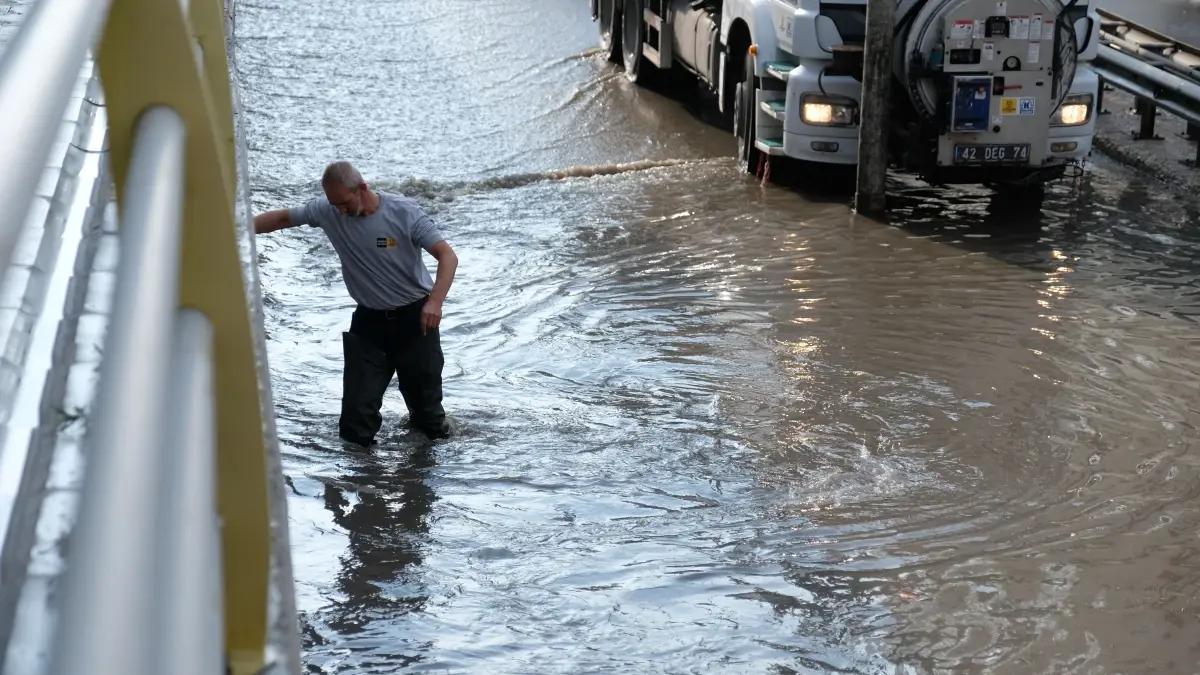 Konya\'da Dolu ve Sağanak Yağış
