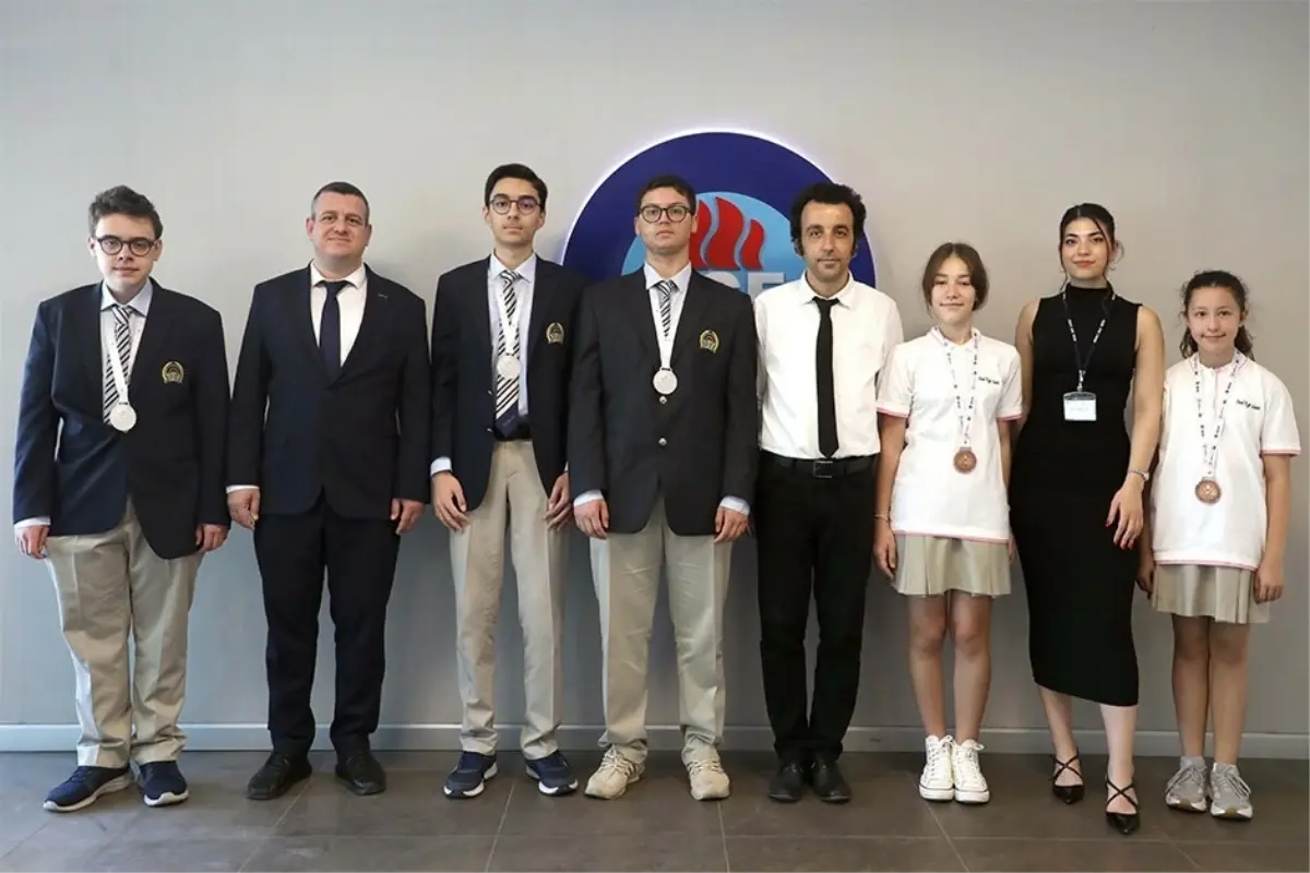 Ege Lisesi\'nden TÜBİTAK\'ta 3 Derece