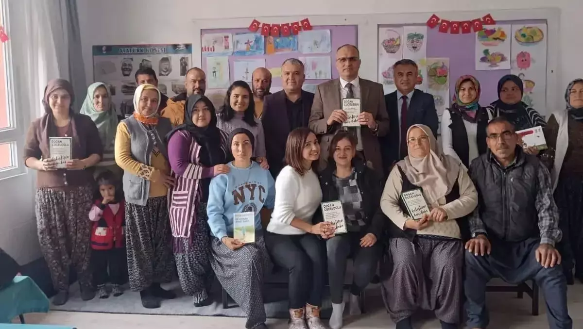 Erdemli\'de Veliler Kitap Okuyor