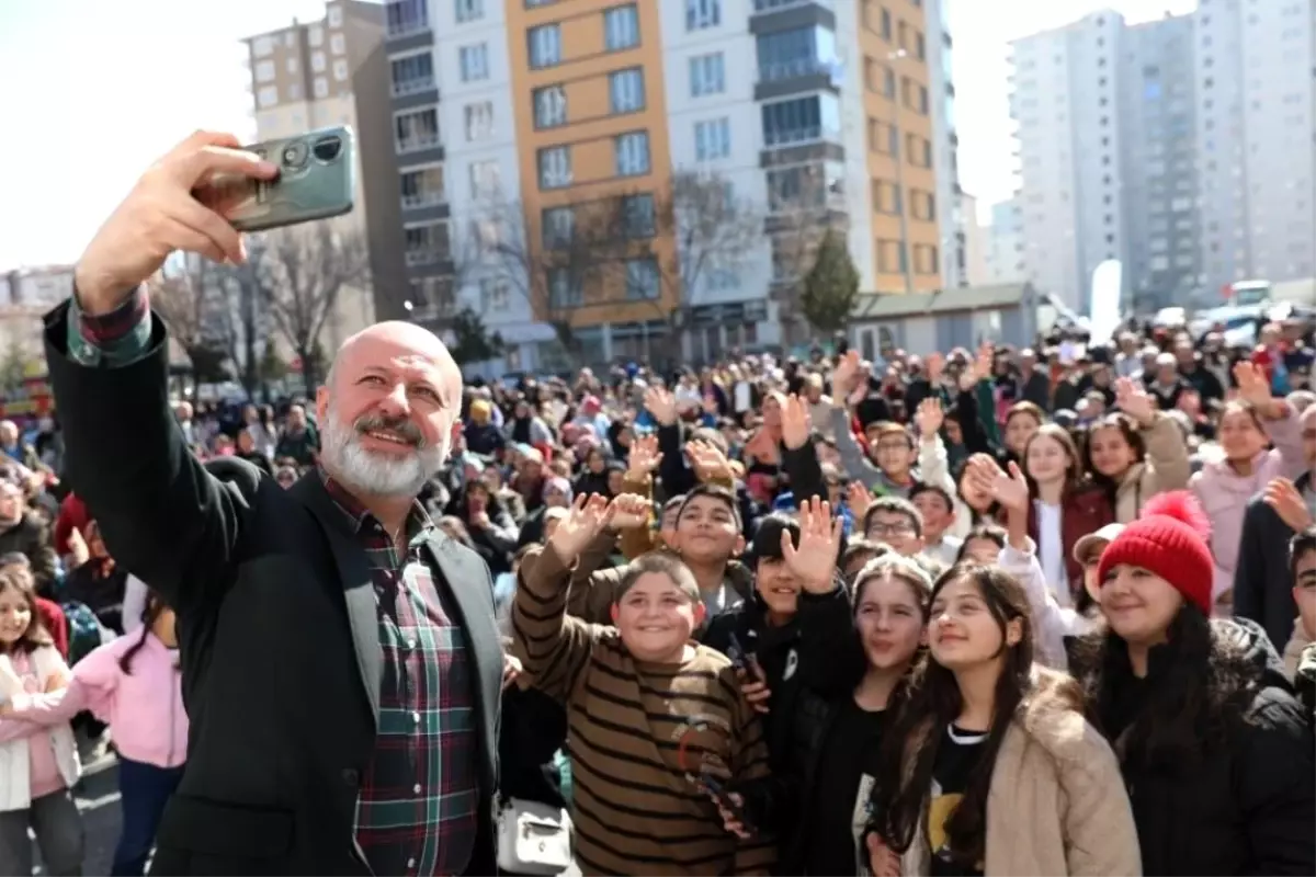 Kocasinan\'da Çocuklar İçin Oyun Terapisi Eğitimi Yoğun İlgiyi Büyülüyor