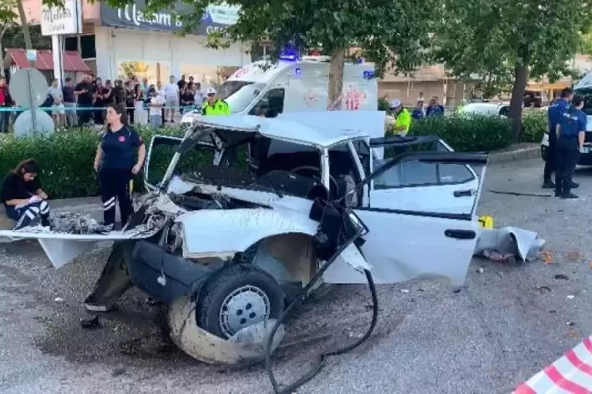 Denizli\'de feci kaza! 1 kişi hayatını kaybetti, 4 yaralı var