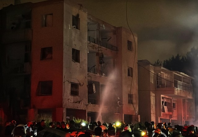 İran'ın füzeleri Hayfa'ya isabet etti! Kentten alevler yükseldi