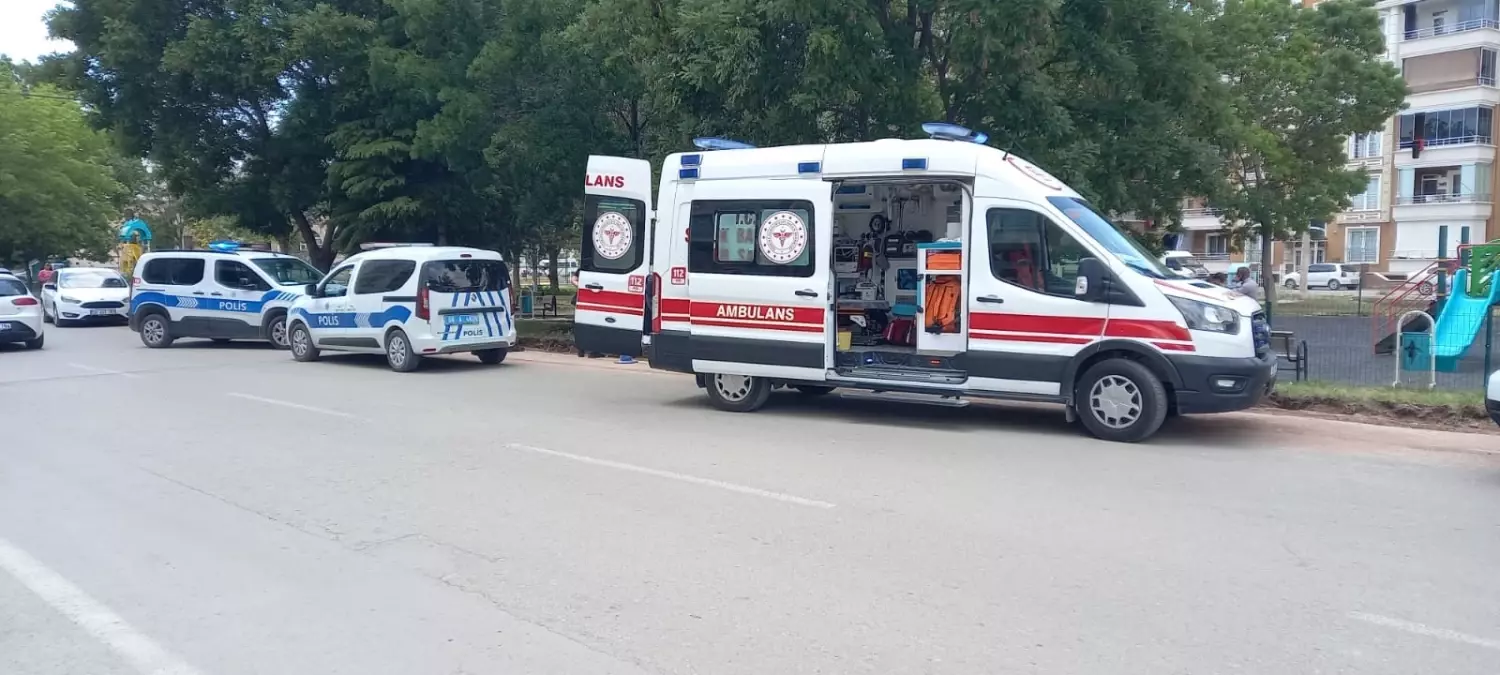 Aksaray\'da Bıçaklı Saldırı: 17 Yaşındaki Genç Yaralandı