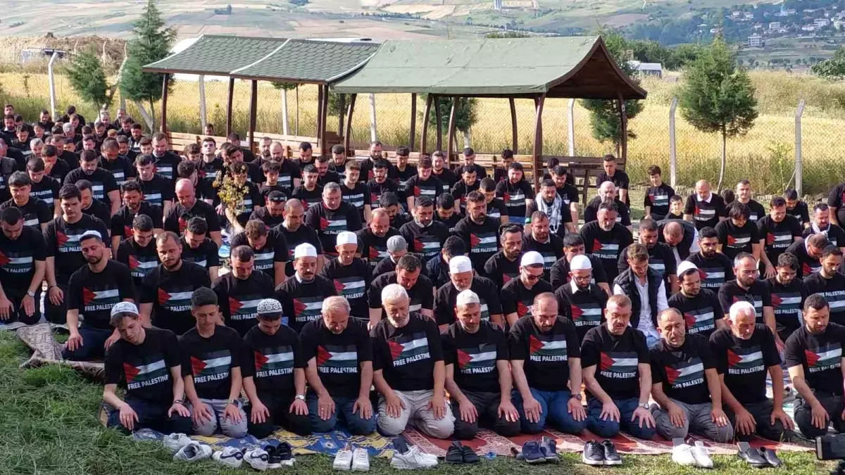 Samsunspor taraftarları, Filistin için dua edip İsrail\'i protesto etti