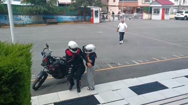 Sınava geç kalan öğrencinin imdadına Yunus Polisi yetişti