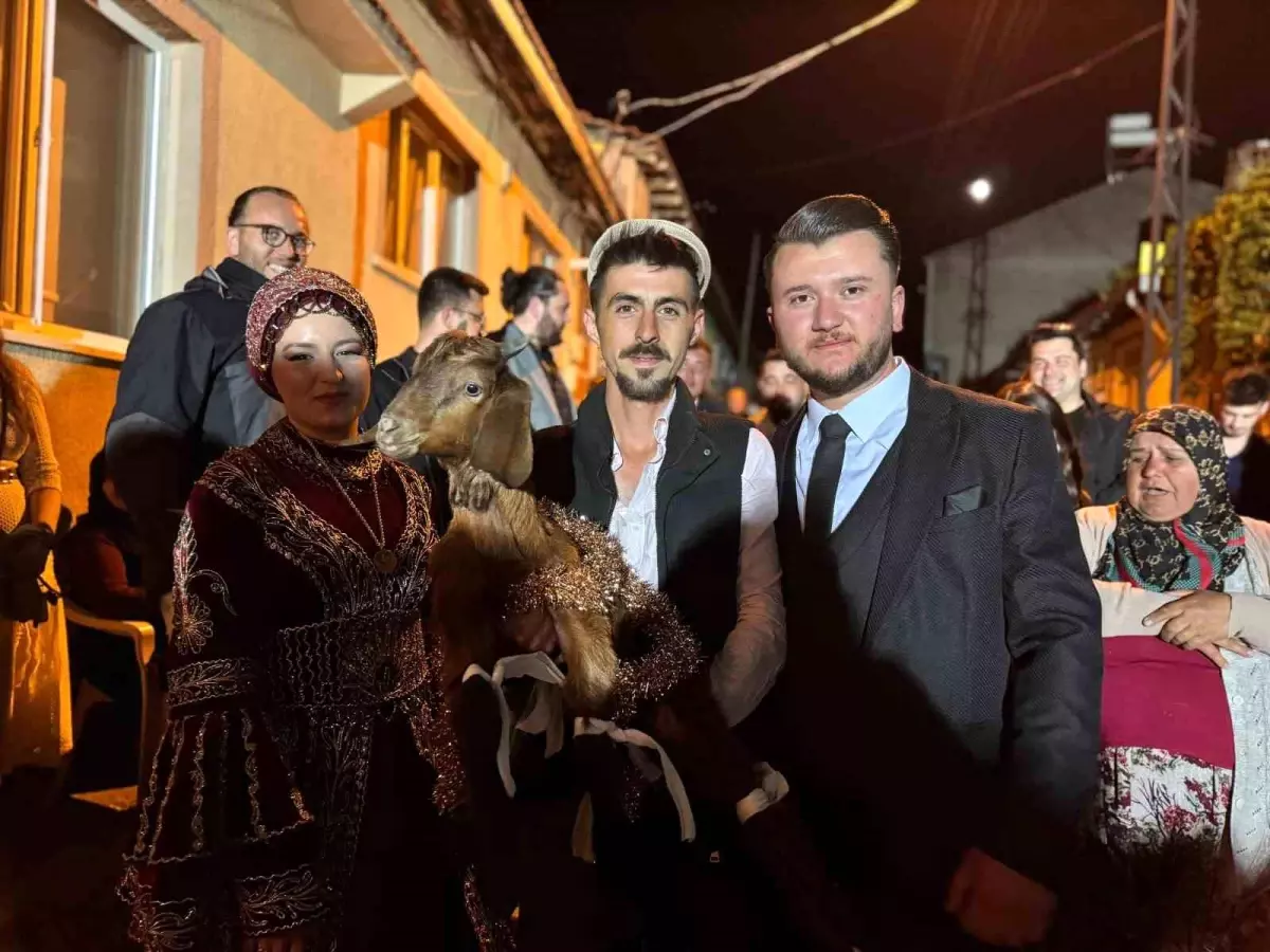 Bilecik\'te Oğlaklı Kına Gecesi Sürprizi