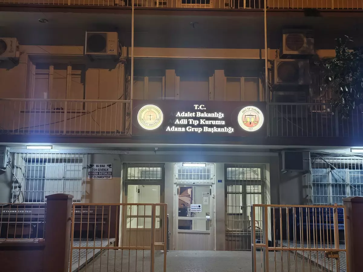 Adana\'da kamyonet sulama kanalına düştü: Baba ve 2 kızı hayatını kaybetti