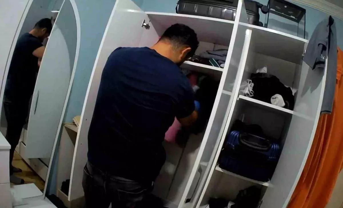 Fuhuş Çetesi Çökertildi, 11 Kadın Kurtarıldı