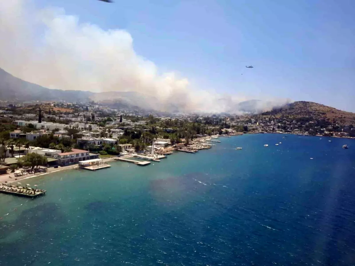 Bodrum Türkbükü\'nde Yangınla Mücadele Devam Ediyor
