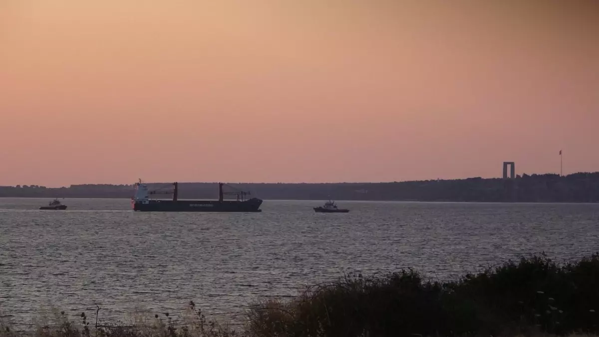 Çanakkale Boğazı\'nda yük gemisinde yangın