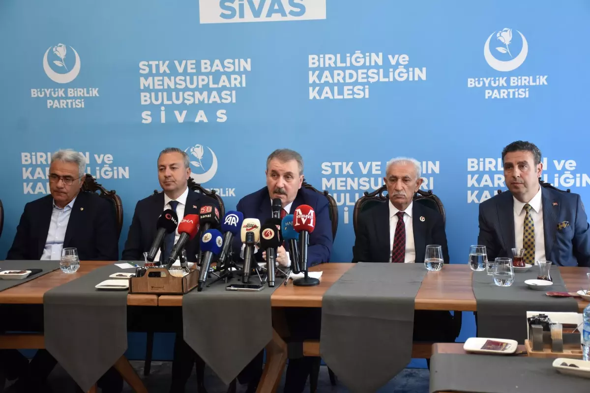 Destici: Türkiye Emperyalist Güçler İçin Engeldir