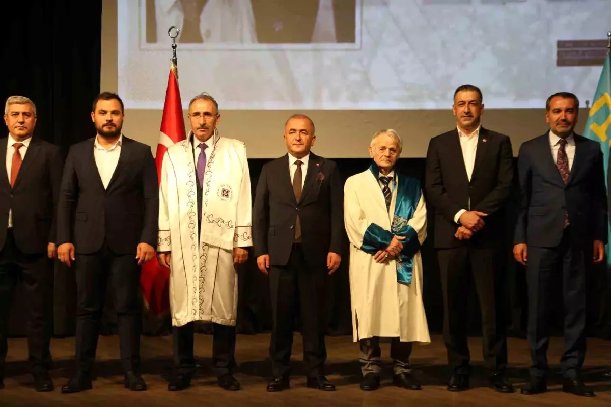 Kırım Tatar Lideri Kırımoğlu\'na Fahri Doktora Verildi