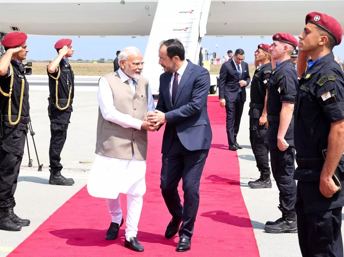 Hindistan lideri Modi Kıbrıs\'ta: \'Türkiye\'ye bir mesaj\'