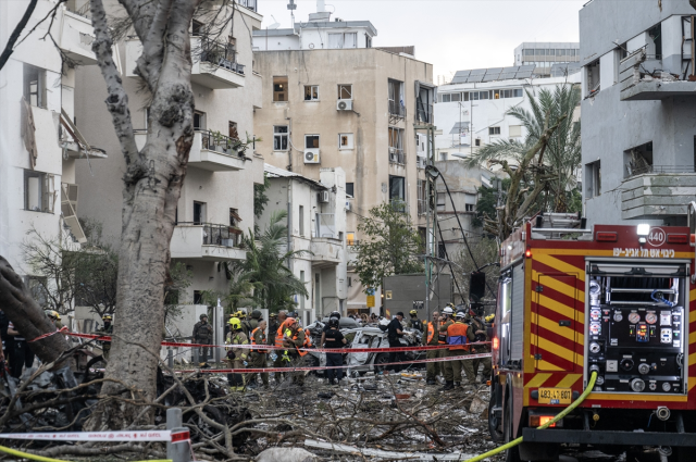 İran'ın gece balistik füzelerle vurduğu İsrail'den ilk görüntüler! İşte bu sabah Tel Aviv