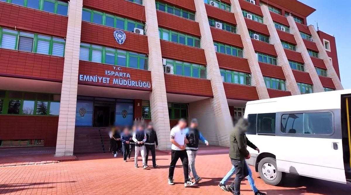 Isparta\'da Uyuşturucu Operasyonları: 5 Tutuklama