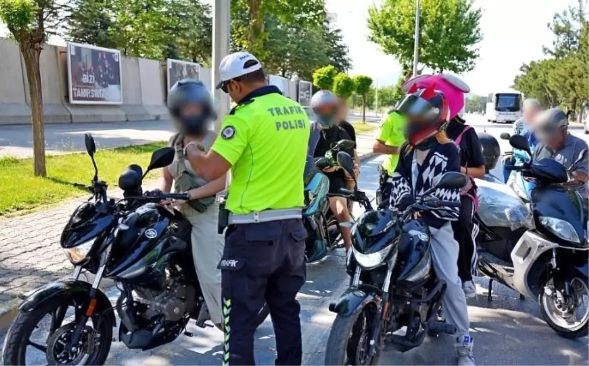 Isparta\'da Trafik Denetimi: 10 Araca Cezası Kesildi