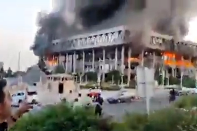 İsrail, İran devlet televizyonunu vurdu! Saldırı canlı yayına yansıdı