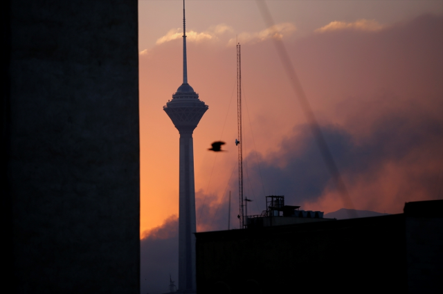 İsrail, İran devlet televizyonunu vurdu! Saldırı canlı yayına yansıdı