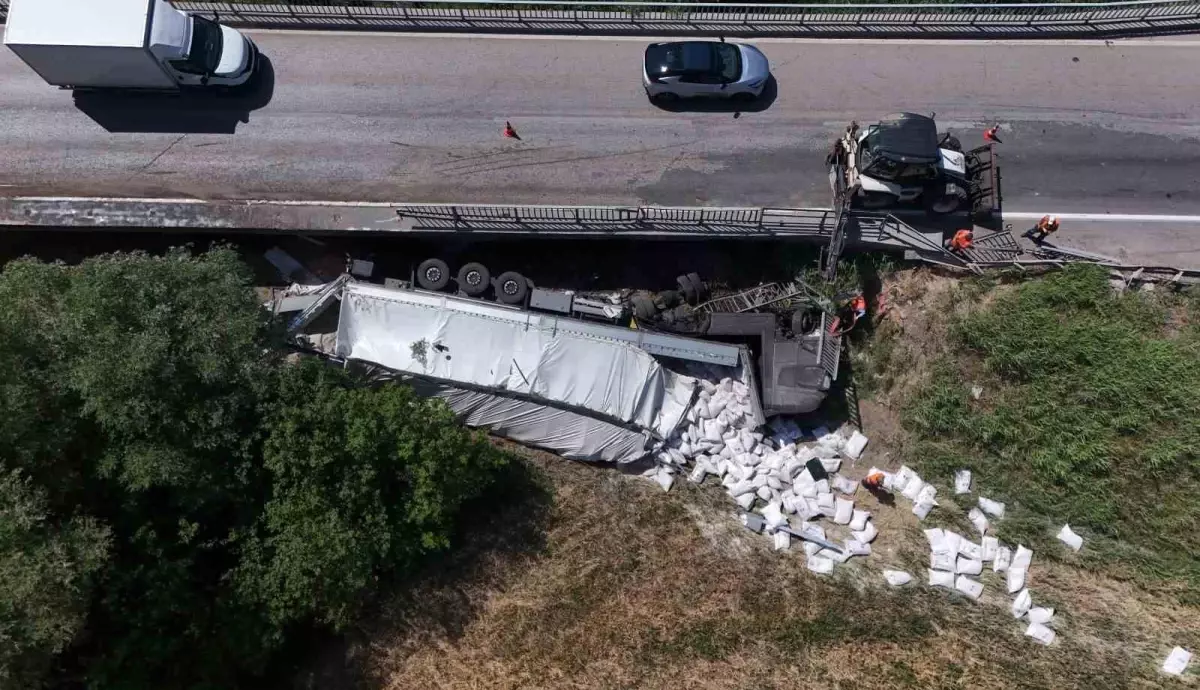 Kırıkkale\'de Tır Kazası: Sürücü Ağır Yaralı
