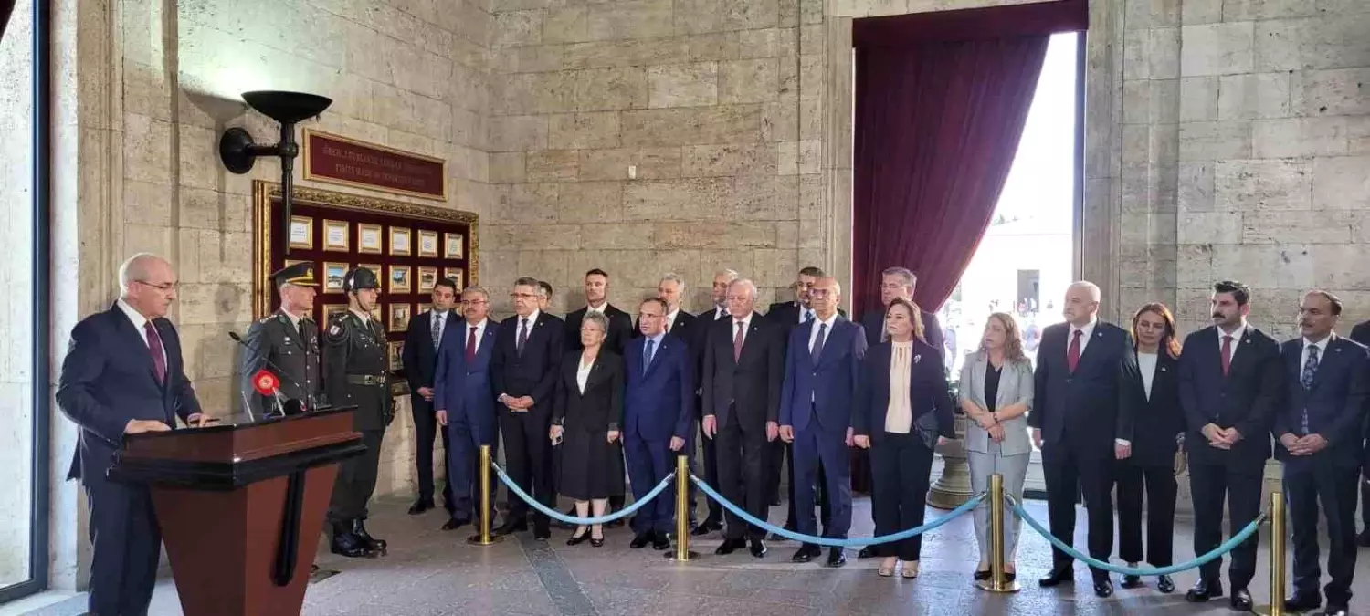 TBMM Başkanı Kurtulmuş Anıtkabir\'i Ziyaret Etti