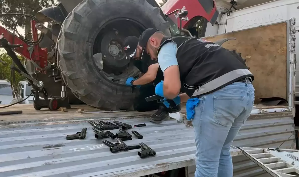 TIR\'da 420 Ruhsatsız Tabanca Ele Geçirildi