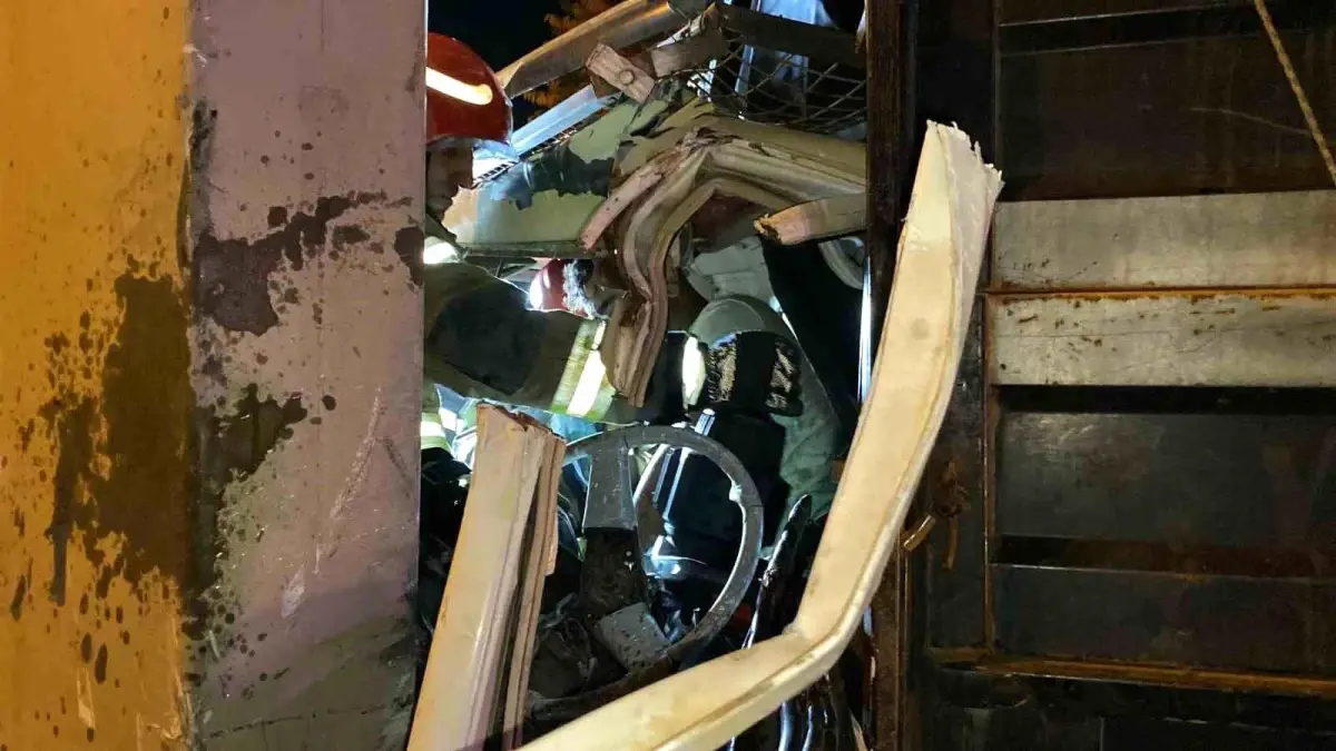 Kocaeli\'de Kamyonet Kaza Yaptı